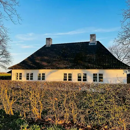 Historic Gatehouse At Sollestedgaard Manor Semesterbostad